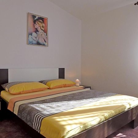 Apartment Milica Njivice Bagian luar foto