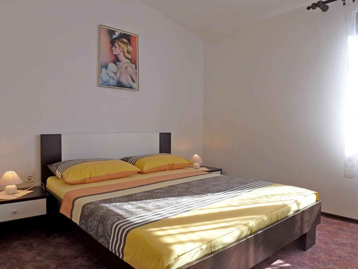 Apartment Milica Njivice Bagian luar foto