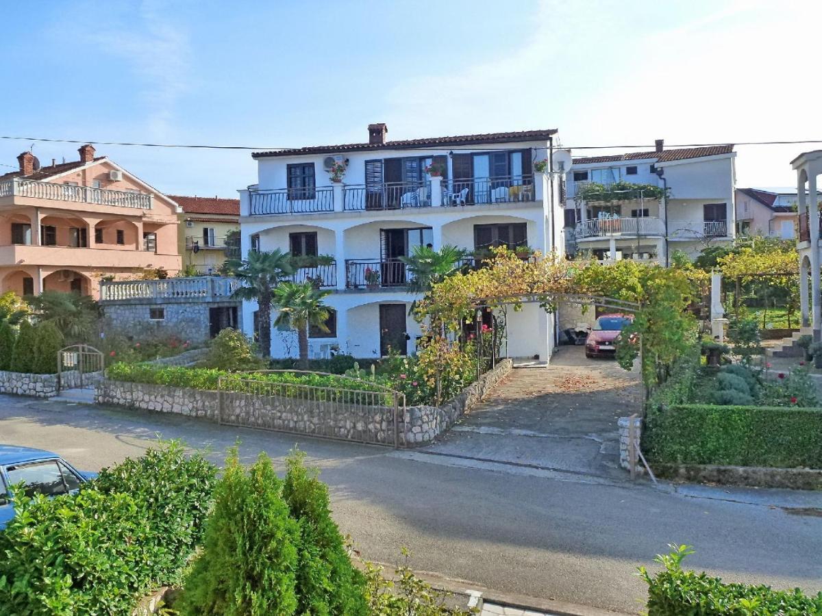 Apartment Milica Njivice Bagian luar foto