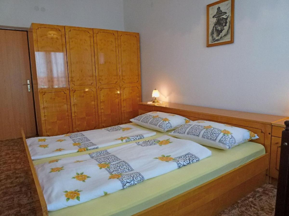 Apartment Milica Njivice Bagian luar foto