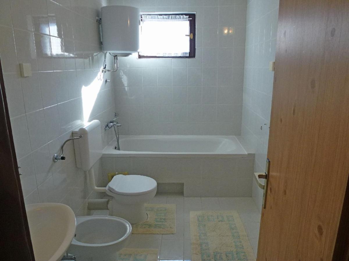 Apartment Milica Njivice Bagian luar foto