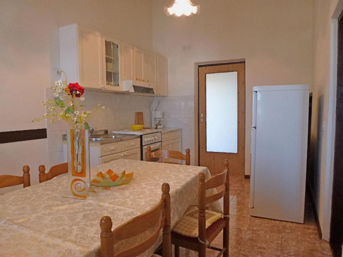 Apartment Milica Njivice Bagian luar foto