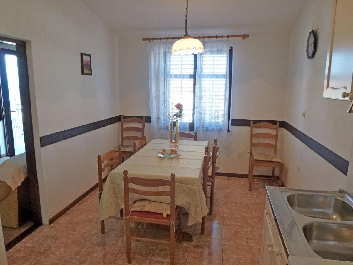 Apartment Milica Njivice Bagian luar foto