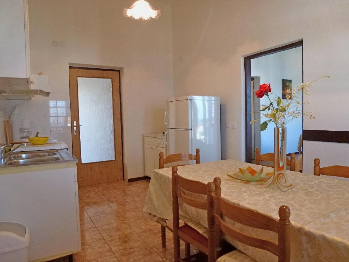 Apartment Milica Njivice Bagian luar foto