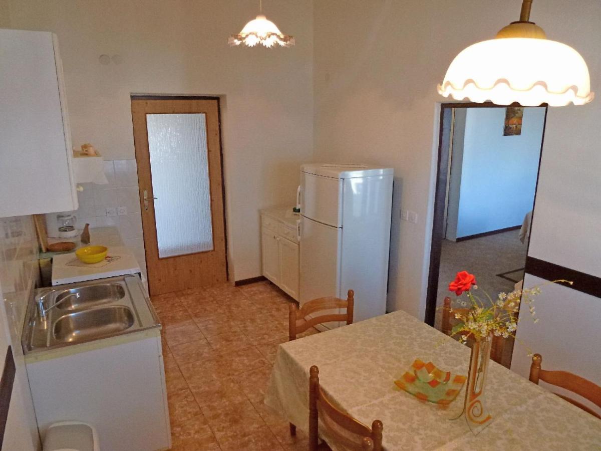 Apartment Milica Njivice Bagian luar foto
