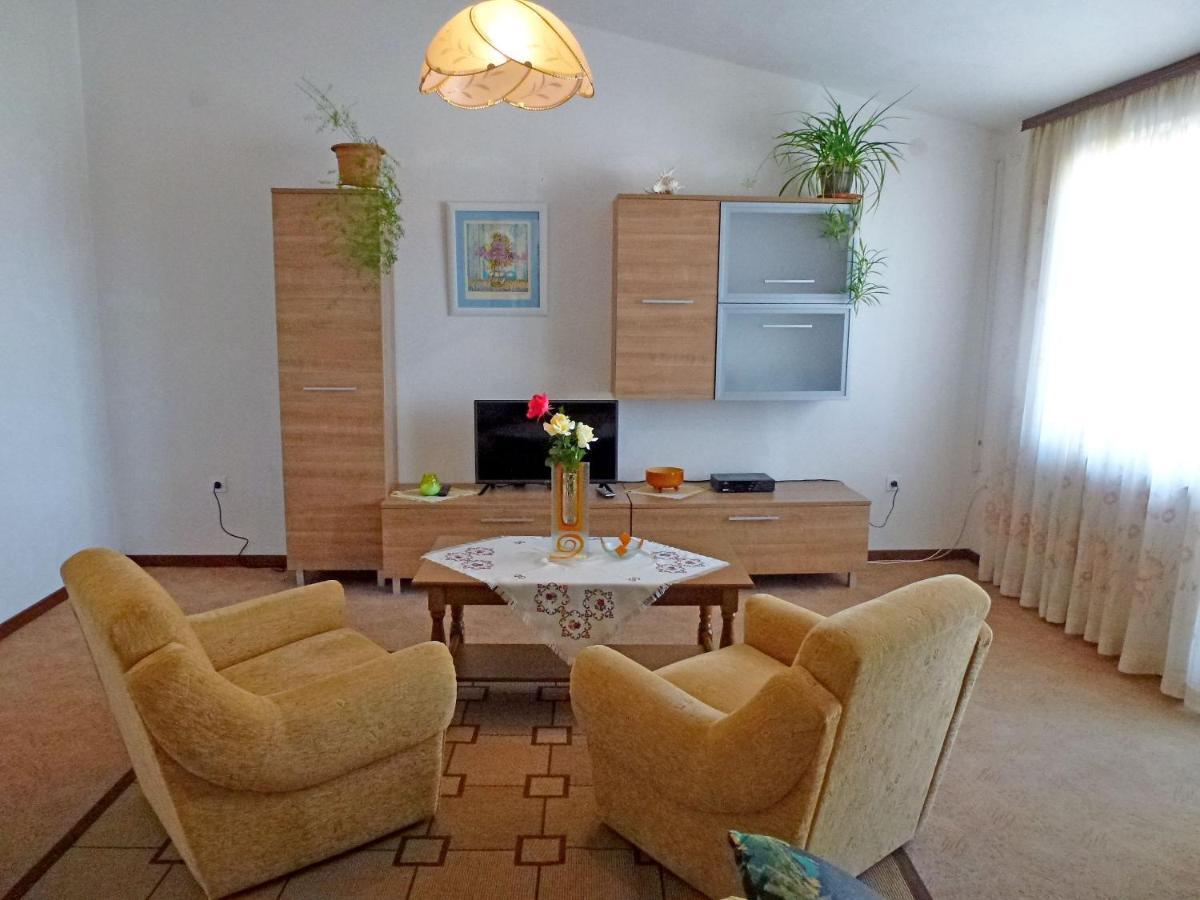 Apartment Milica Njivice Bagian luar foto