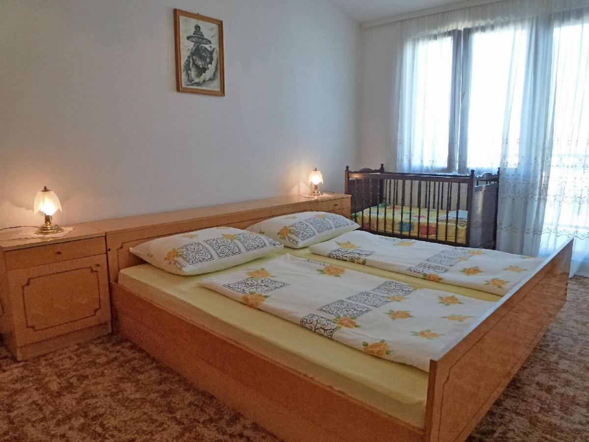 Apartment Milica Njivice Bagian luar foto