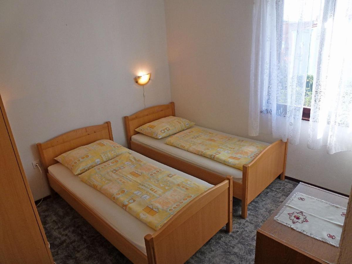 Apartment Milica Njivice Bagian luar foto