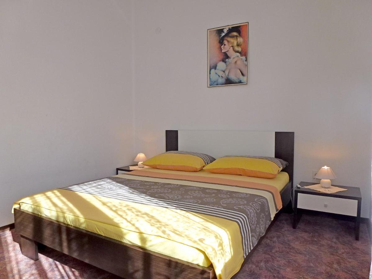 Apartment Milica Njivice Bagian luar foto